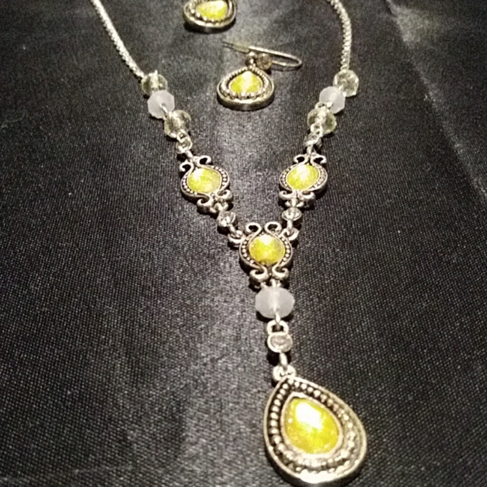 Vintage Avon Silver Tone Yellow Stone Necklace & Pierce Earring Set
